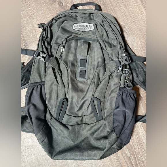 Magellan Outdoors Backpack‎ - Picture 1 of 8